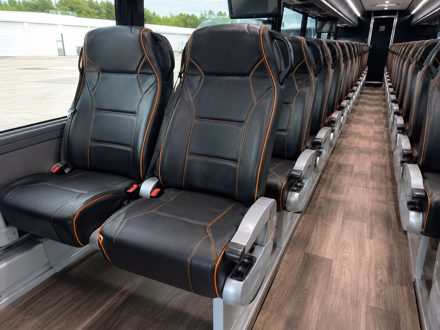 a charter bus to desert diamond arena makes every glendale hockey night easier