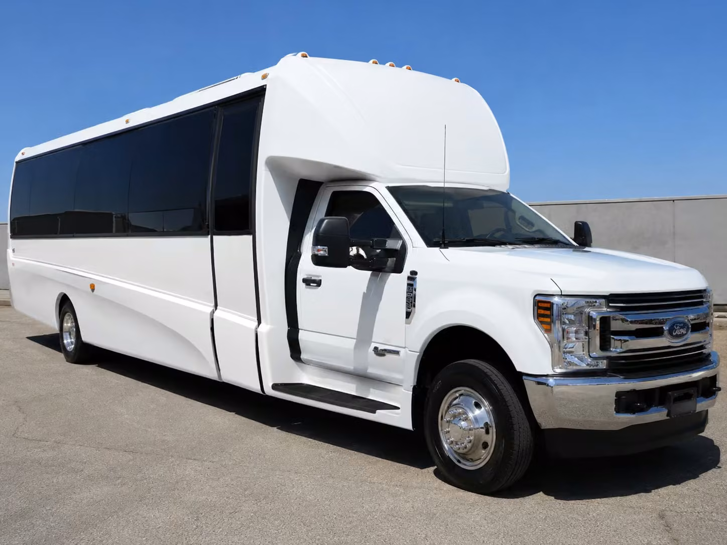 glendale 20 passenger minibus rental