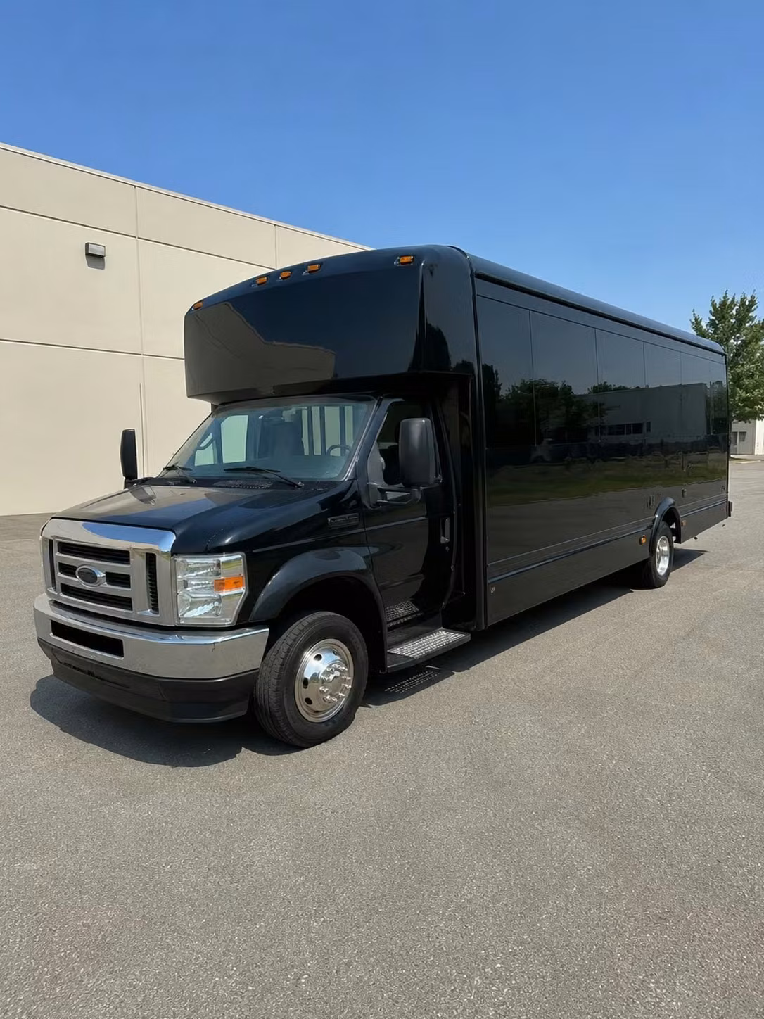 party bus rentals for glendale prom dinner stops and pre prom gatherings